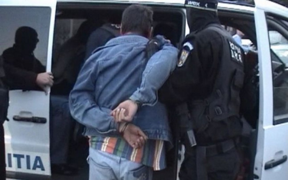 Monstrul din casa unei fetițe de șapte ani. Tatăl vitreg a abuzat-o sexual timp de doi ani și a supus-o la violențe extreme